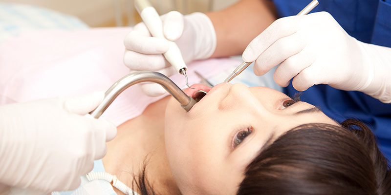 歯ぐきの腫れや出血は歯周病のサインです